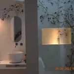 E'