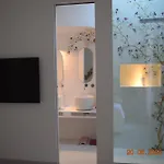 E'