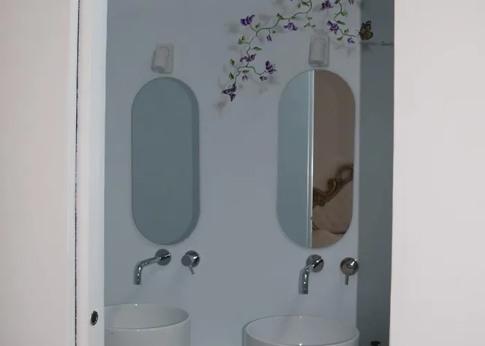 Διαμέρισμα E' *